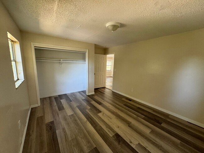 Foto del edificio - 604 W 14th St
