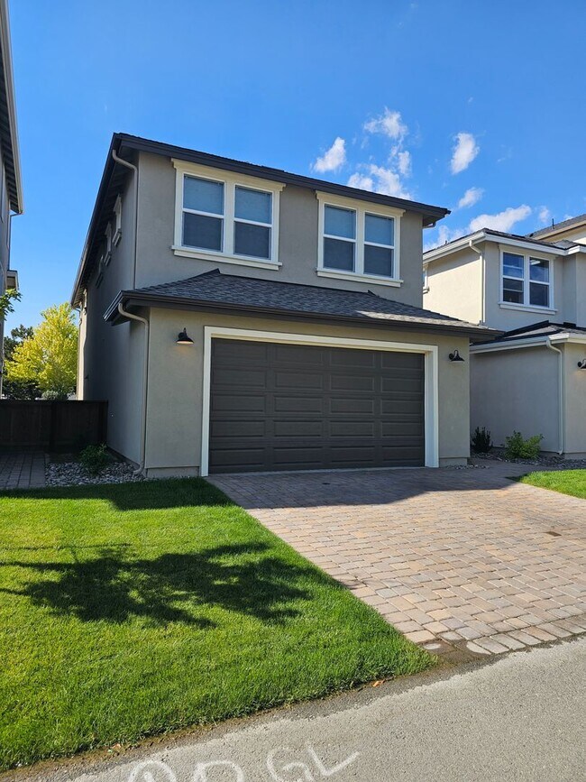 Building Photo - New 2022 Home on Little Lane
