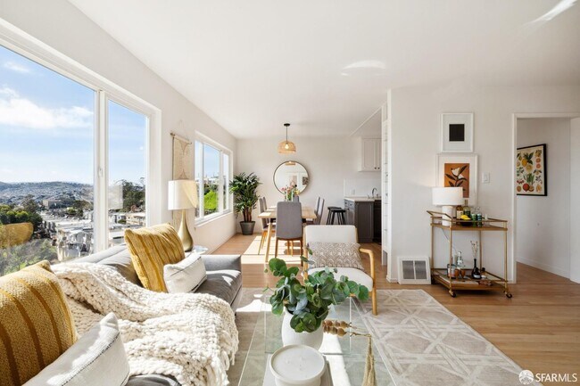 Foto del edificio - 134 Stanford Heights Ave