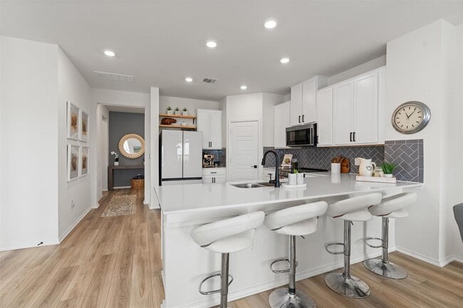 Foto del edificio - 7701 Sika Rose Ln