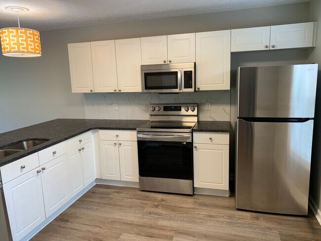 Foto del edificio - Donahue Crossing Townhome