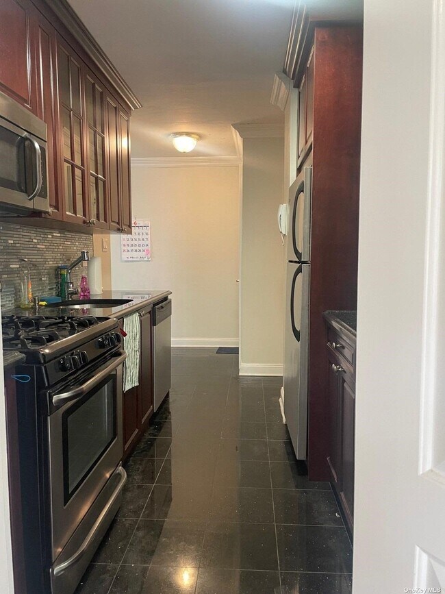 Foto del edificio - 69-45 108th St