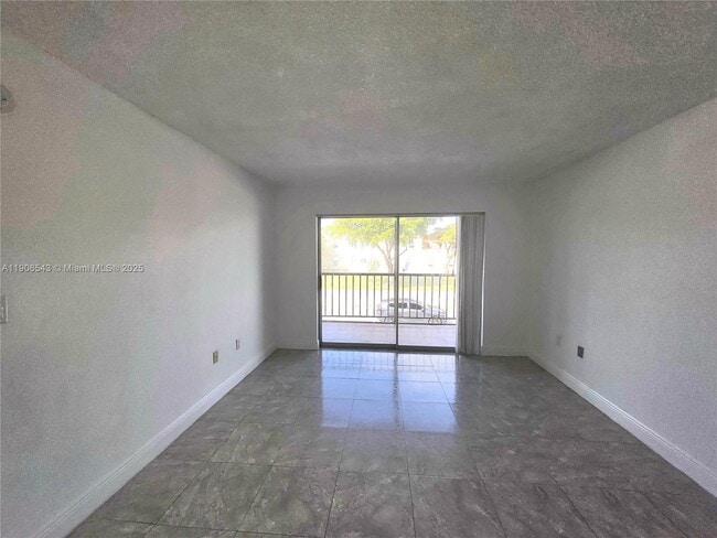 Building Photo - 1250 NE 125th St