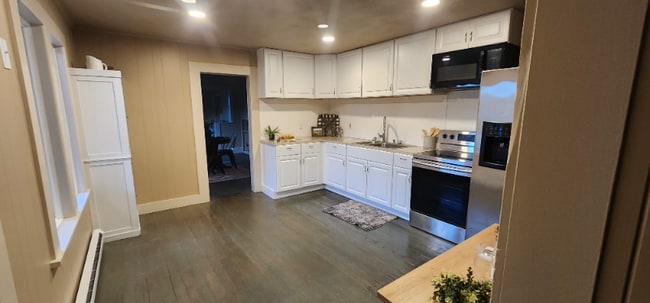 Building Photo - 801 S. West Blvd