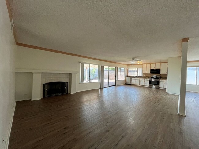 Building Photo - Simi Valley 3BR w/RV parking, AVAILABLE NOW!