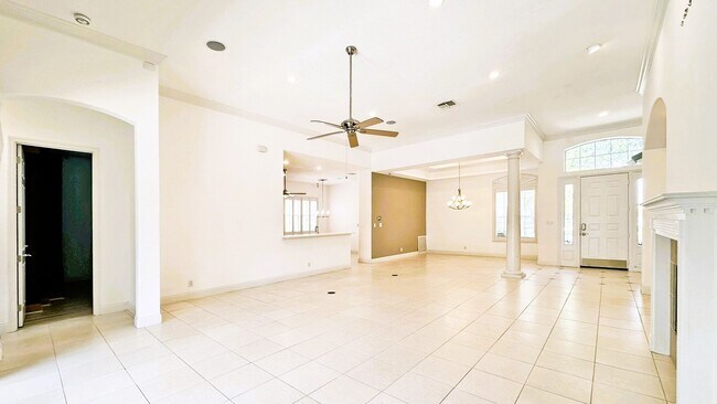 Building Photo - Elegant 4-Bedroom Home in Turtle Creek wit...