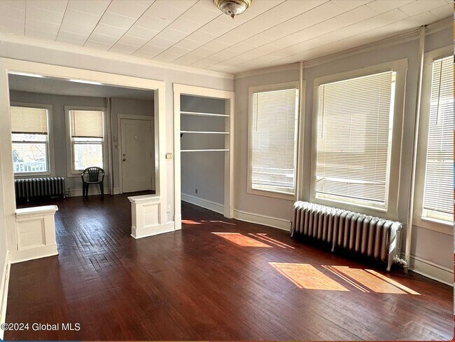 Building Photo - 276 Yates St
