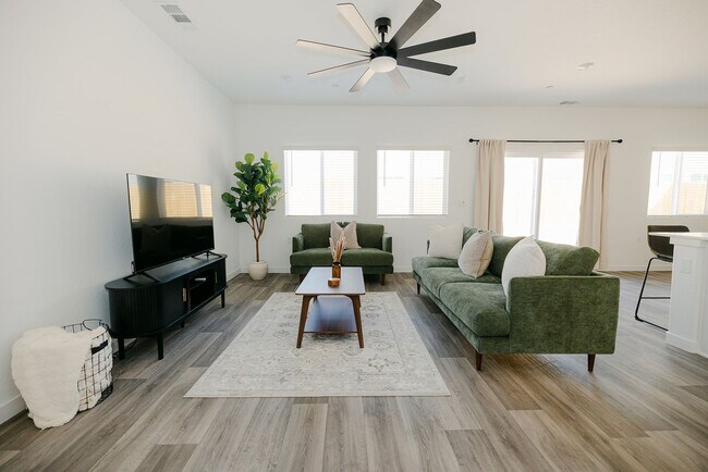 Building Photo - BRAND NEW 4/2.5 Lennar In Riverstone Community