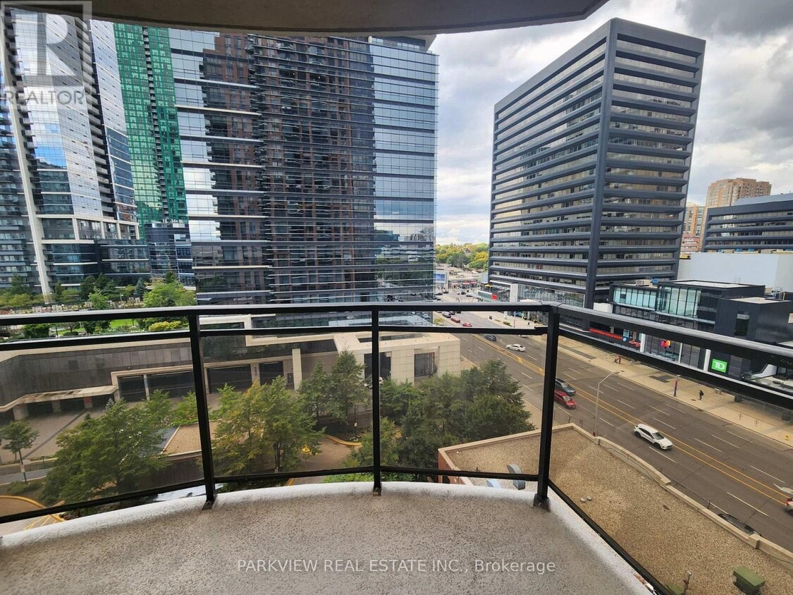 Photo principale - 1006 Sheppard Ave E