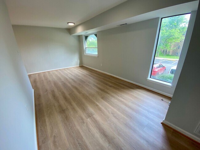 Foto del edificio - FAIRWINDS - Renovated 2 Bedroom Condo.