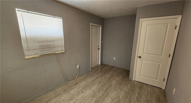Building Photo - 2252 Maple Ave