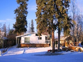 Building Photo - 526 Scott Ave
