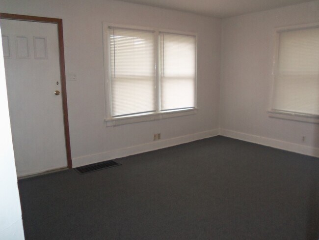 living room - 429 Kern St