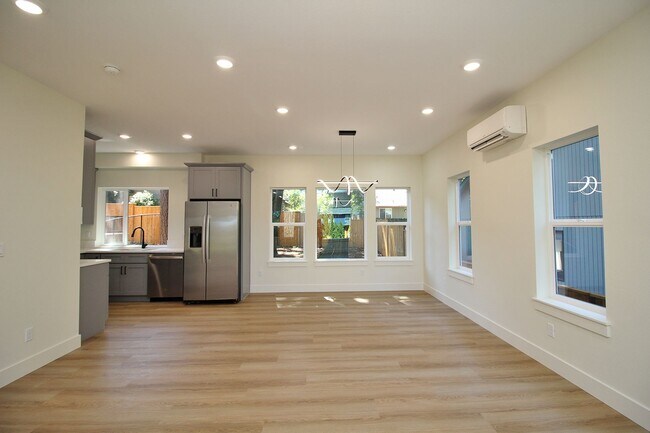Foto del edificio - 4660-4660 SW Fairvale Ct