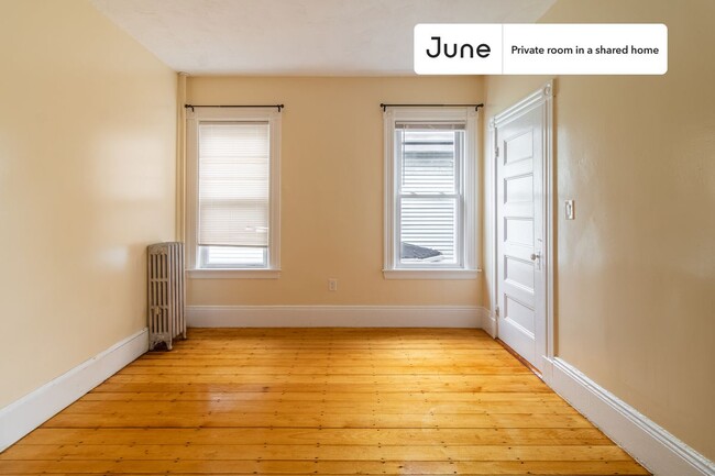 Foto del edificio - Private bedroom in 4 bed/1 bath Home