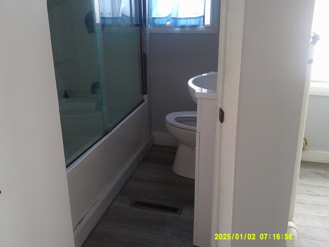 Building Photo - 408 W Willett St