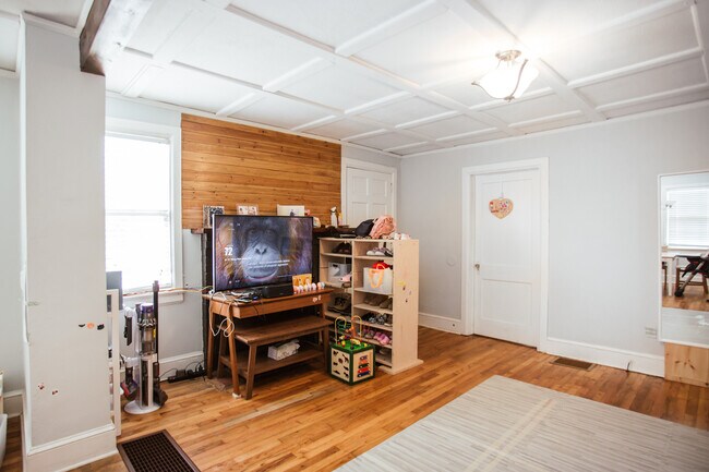 Building Photo - 396 Sunset Dr