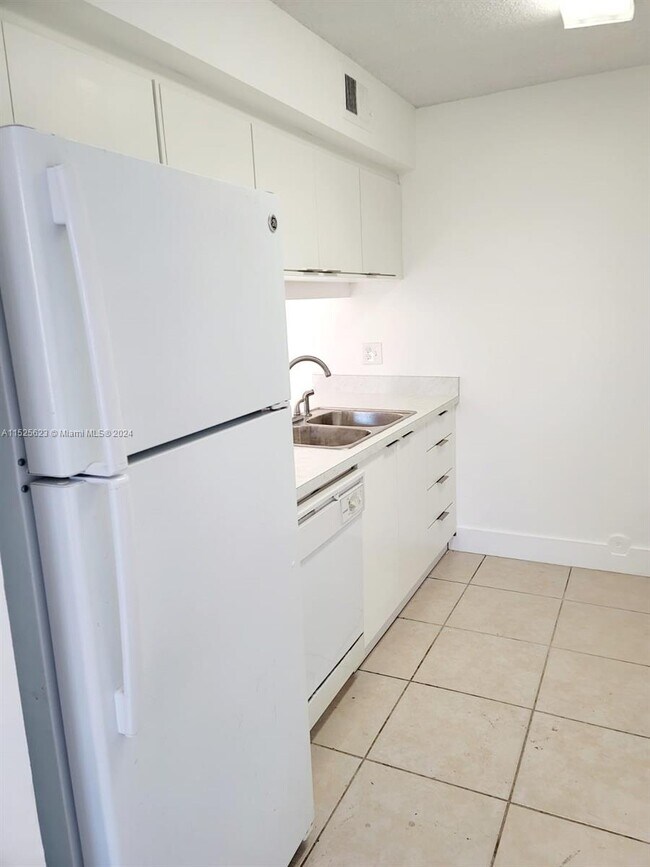 Building Photo - 401 SW 86th Ave