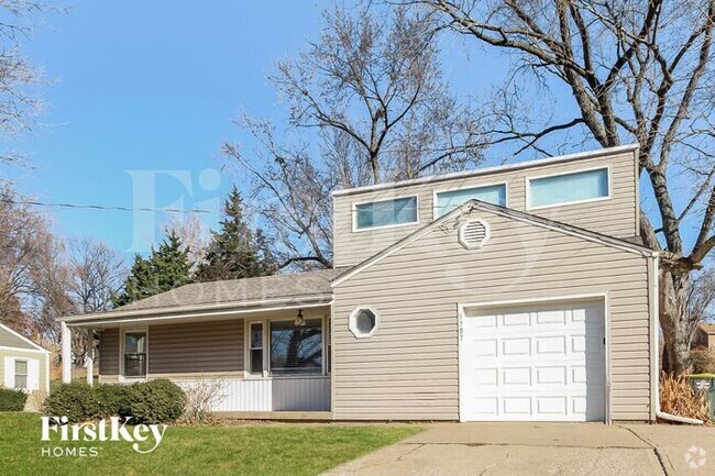Building Photo - 5707 N Amoret Ave