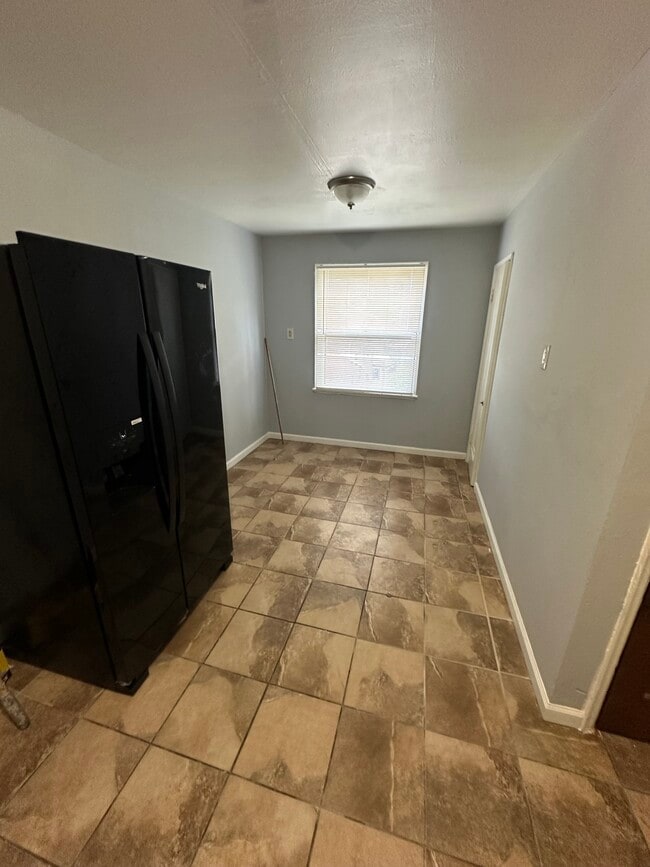 Building Photo - 7405 Sharon Dr
