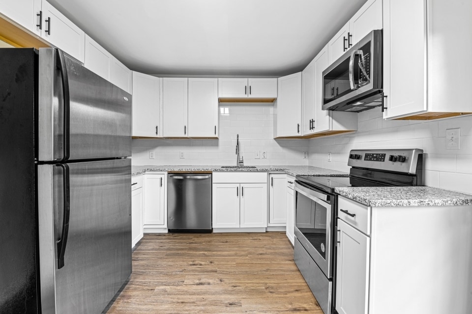 Brand new kitchen with granite countertops - 275 Peyton Pl SW