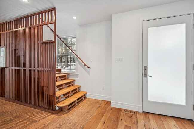 Building Photo - 7913 Kentbury Dr