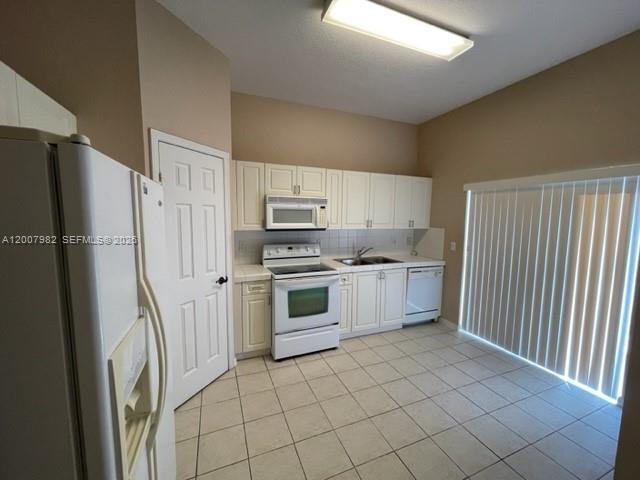 Foto del edificio - 2424 SE 19th Ct