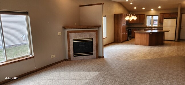 Building Photo - 705 Kramer Ln