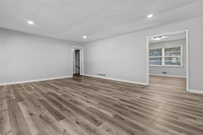 Building Photo - 1834 Dogwood Ct SW
