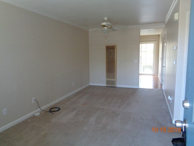 Foto del edificio - 2 Bedroom, 1 Bath Apartment in Gated Community Available Now!