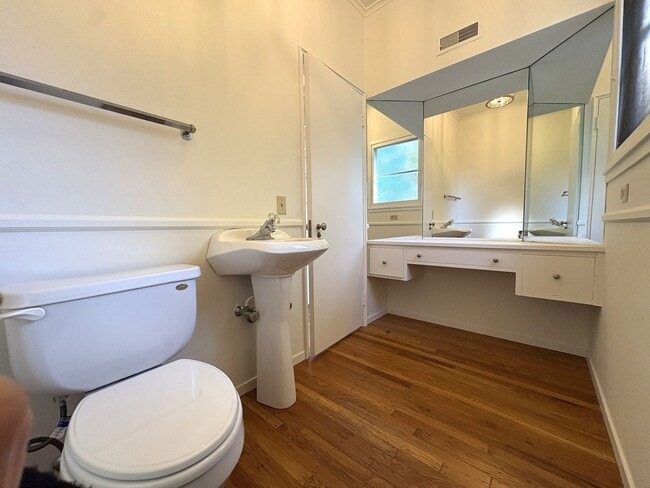 Foto del edificio - Beautiful Home in Crescent park, Palo Alto available now.