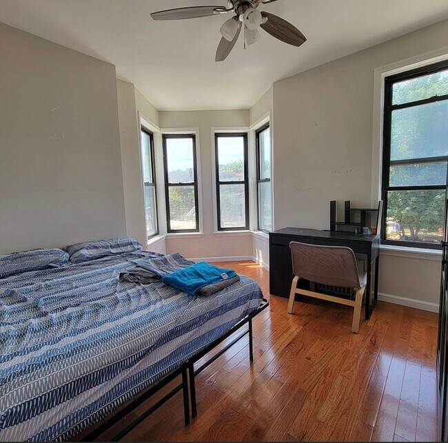 Foto del edificio - 1287 Bushwick Ave