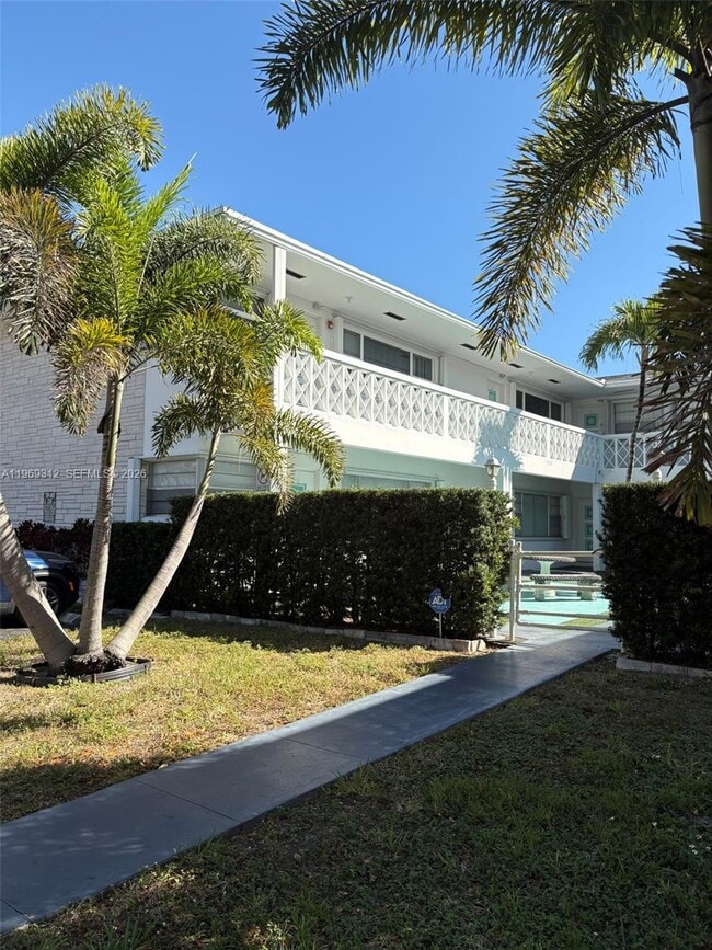 Building Photo - 1005 S 17th Ave