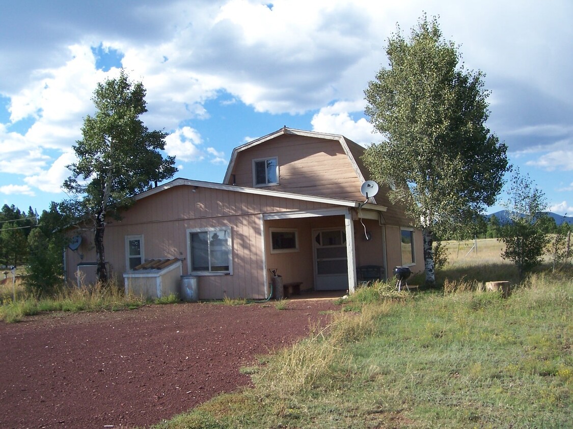 Primary Photo - House in Parks - Pioneer Estates