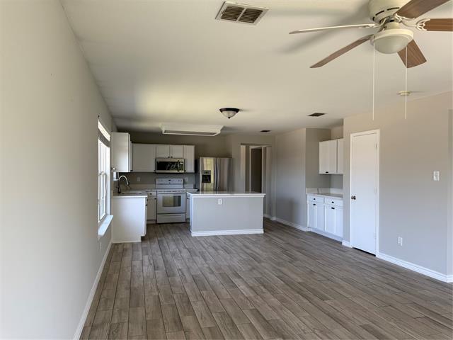 Foto del edificio - 2429 Emerald Ln