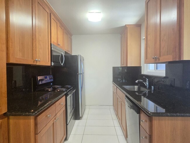 Building Photo - 3591 Brookdale Dr