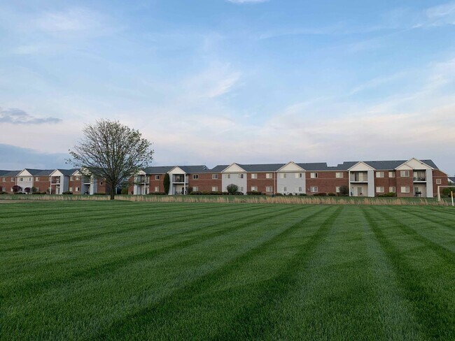 Foto del edificio - **2 bedroom 2 bath $1199/mo***Evansville, IN*** Pet Friendly**Vaulted Ceilings