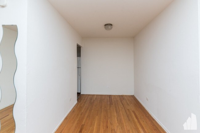 Foto del edificio - Spacious Studio in Rogers Park!