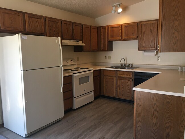 Kitchen - 12137 Glenpark Dr
