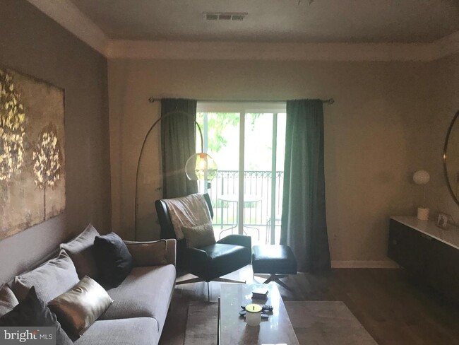 Foto del edificio - 1591 Spring Gate Dr.