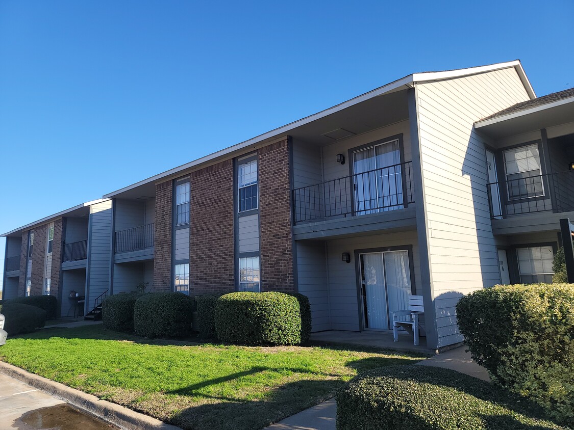 Primary Photo - Bosque River Apartments