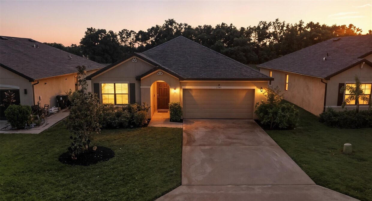 Foto principal - 6295 NW Regent St