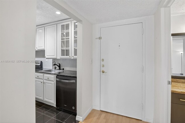 Foto del edificio - 200 Lakeview Dr