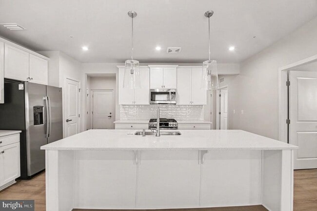 Foto del edificio - 1601 Potomac Shores Pkwy