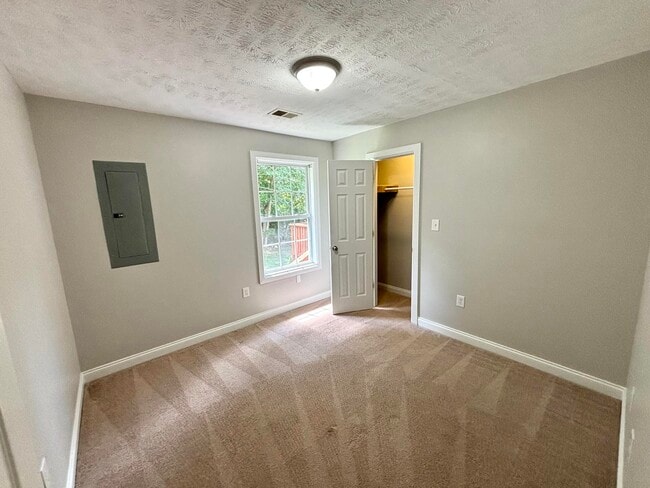 Building Photo - 63 Bonnie Ln