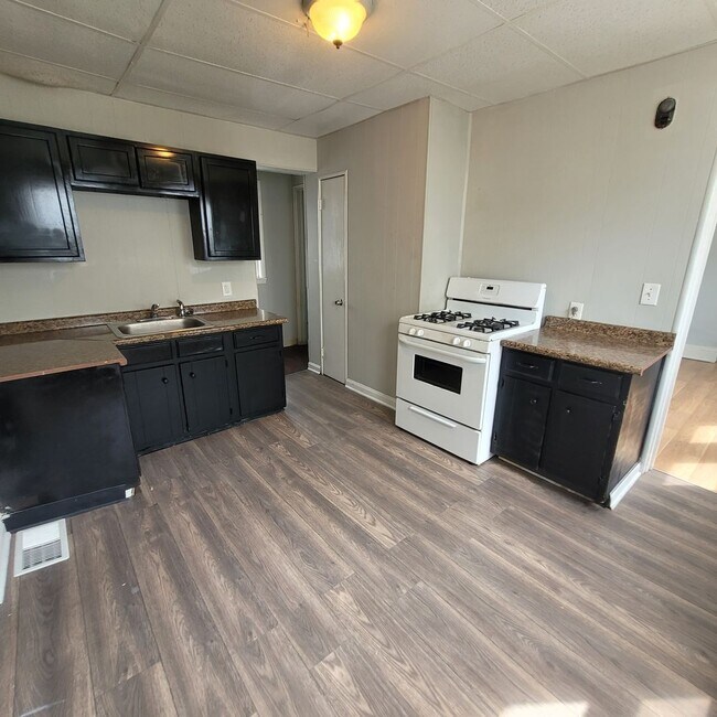 Foto del edificio - Single Family 4 Bed 2 Bath FOR RENT!