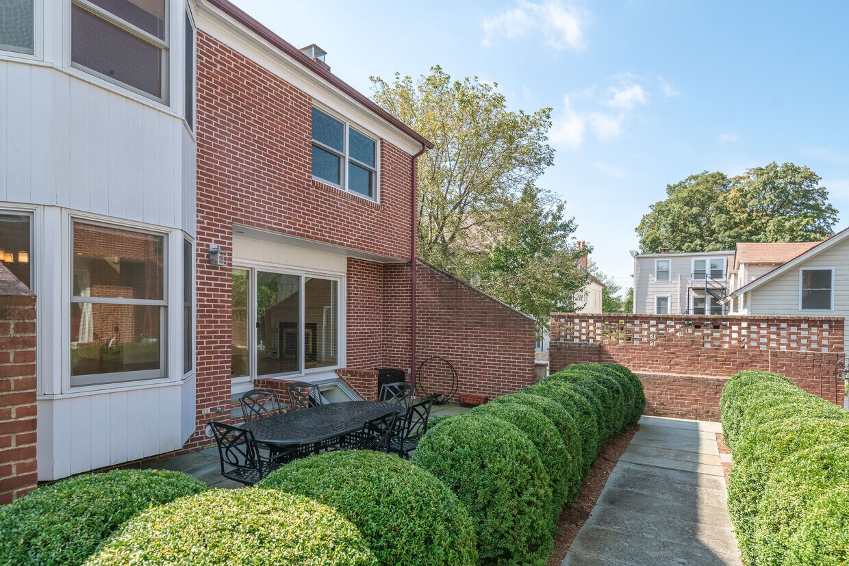 Primary Photo - 52 Sherwood Pl