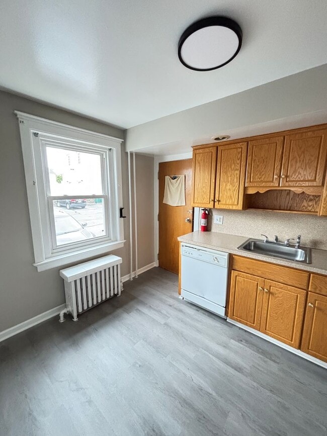 Building Photo - Charming 2-Bedroom Home with Bonus Room – ...