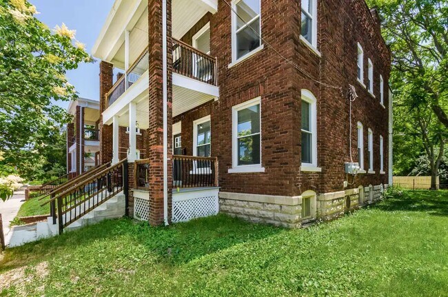 Exterior / Césped - 63 E Moler St