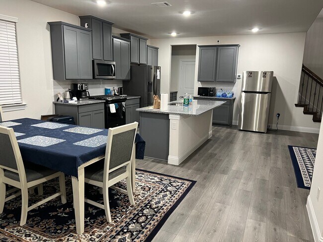 Foto del edificio - 1621 Blakely Pl